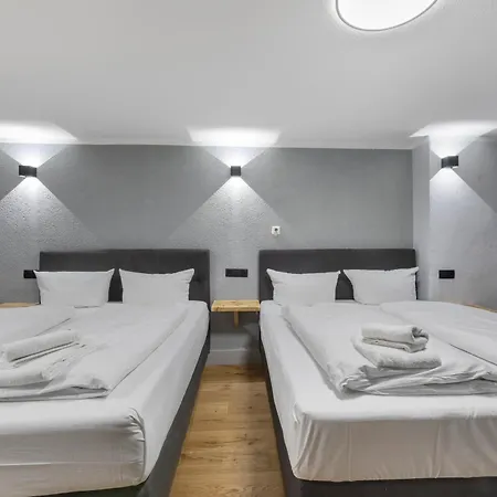 Big Family Treptower Park * ベルリン